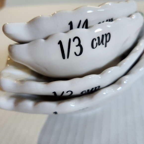 Christmas Gnome Measuring Cups Set of 4 Holiday Kitchen Decor Ceramic Baking Set - Picture 11 of 11